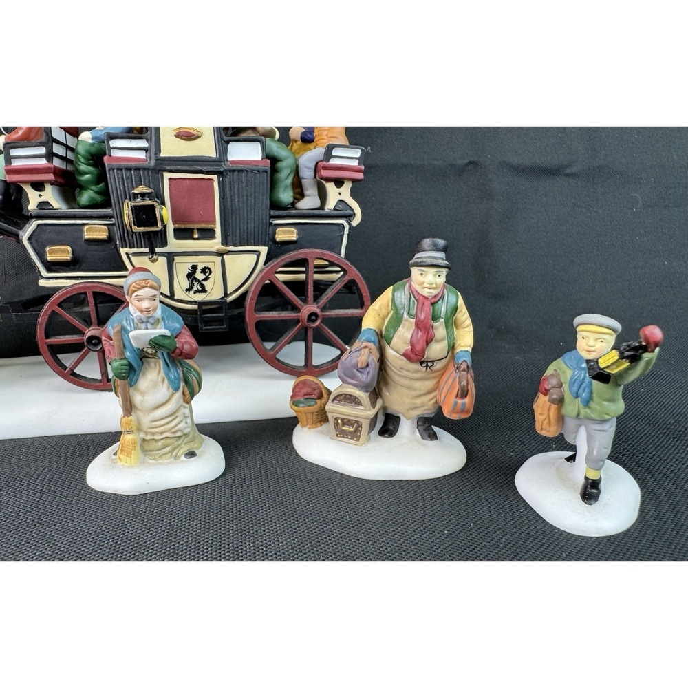 Lot Of 3 Dept. 56 Heritage Village Holiday Coach Travelers Come Into The Inn